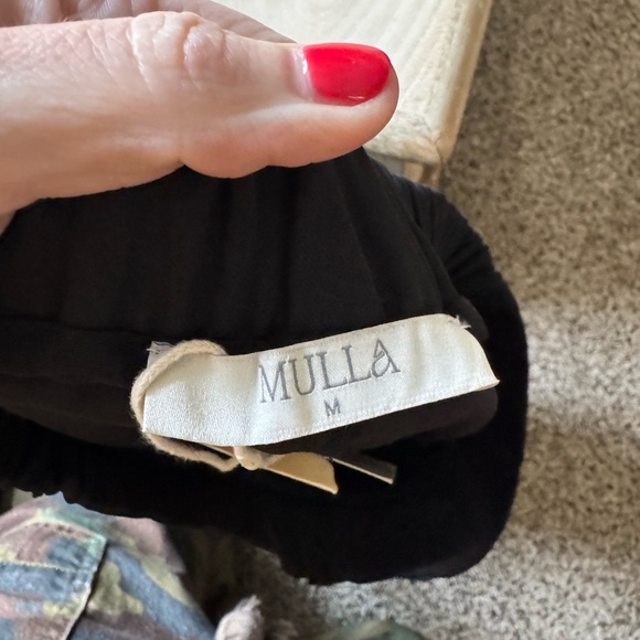 Mulla
Women's Black Color Block Wide Pants
NWT - Picture 2 of 4